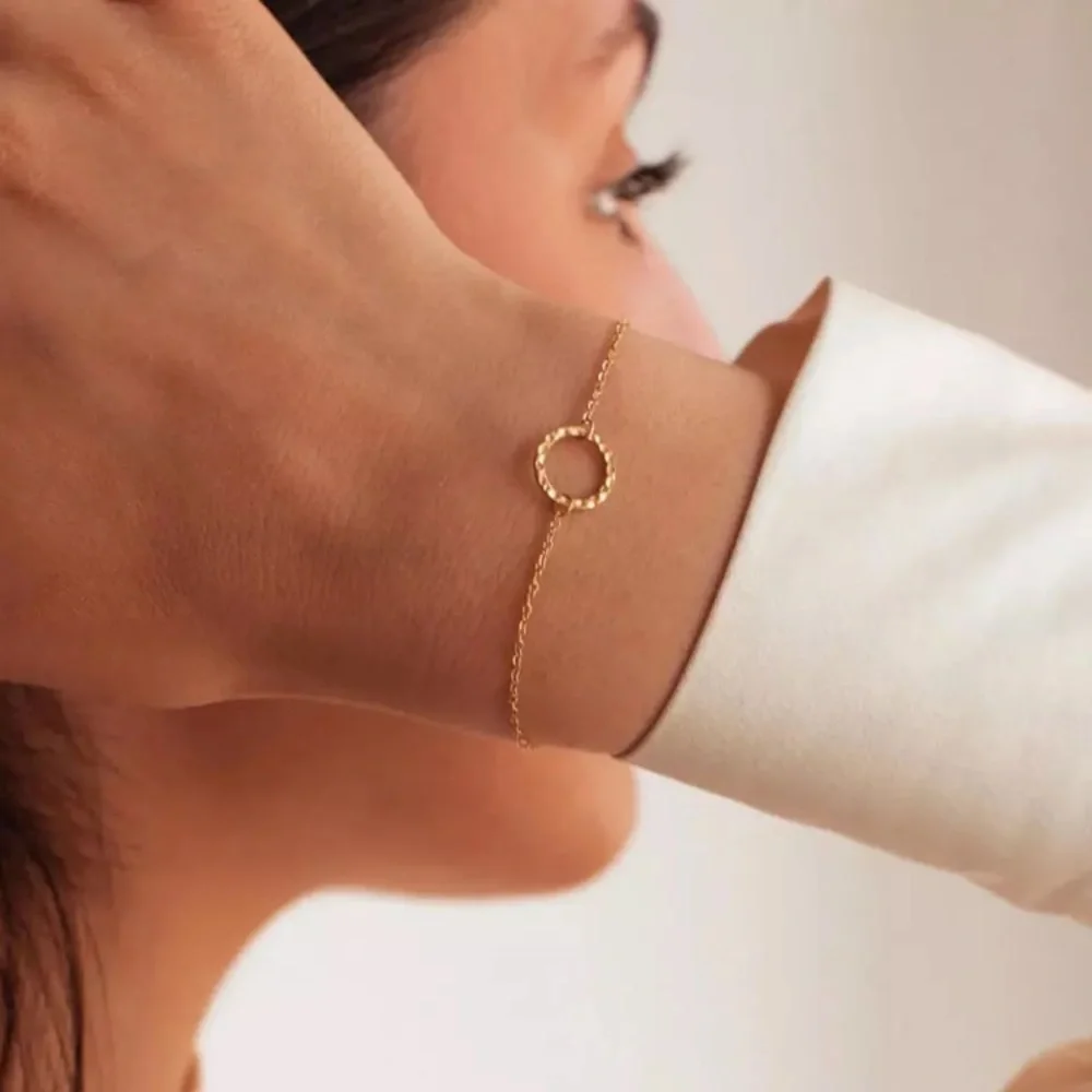 ⚜️𝟯𝟬%𝗢𝗙𝗙 𝗯𝘂𝗻𝗱𝗹𝗲𝘀 𝟯+⚜️ NEW Circle Charm Dainty Stainless Steel Bracelet - Picture 4 of 13